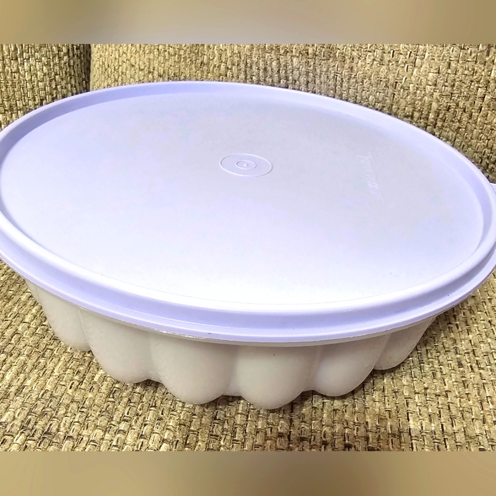 Vintage Jello Mold, Tupperware mold with lid. Blue/purple color.